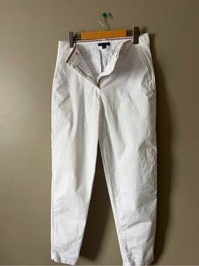 Tommy Hilfiger women White Chino Pants size 2 like new